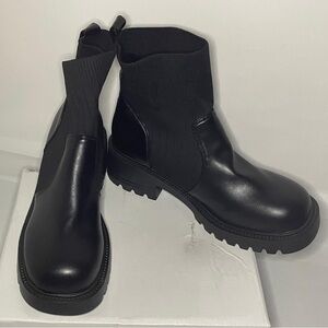 Black chunky flat ankle leather boots